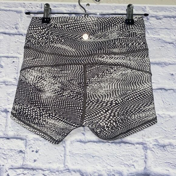 Lululemon In Movement Short *Everlux 2.5"
Swerve Vapor Metal Grey - Picture 2 of 14